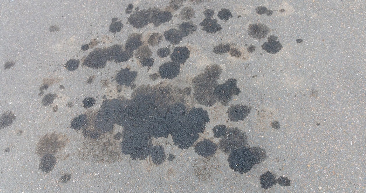 how to remove oil stain from concrete garage floor