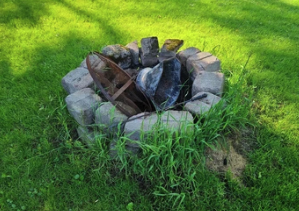 How to Build a Fire Pit on Grass